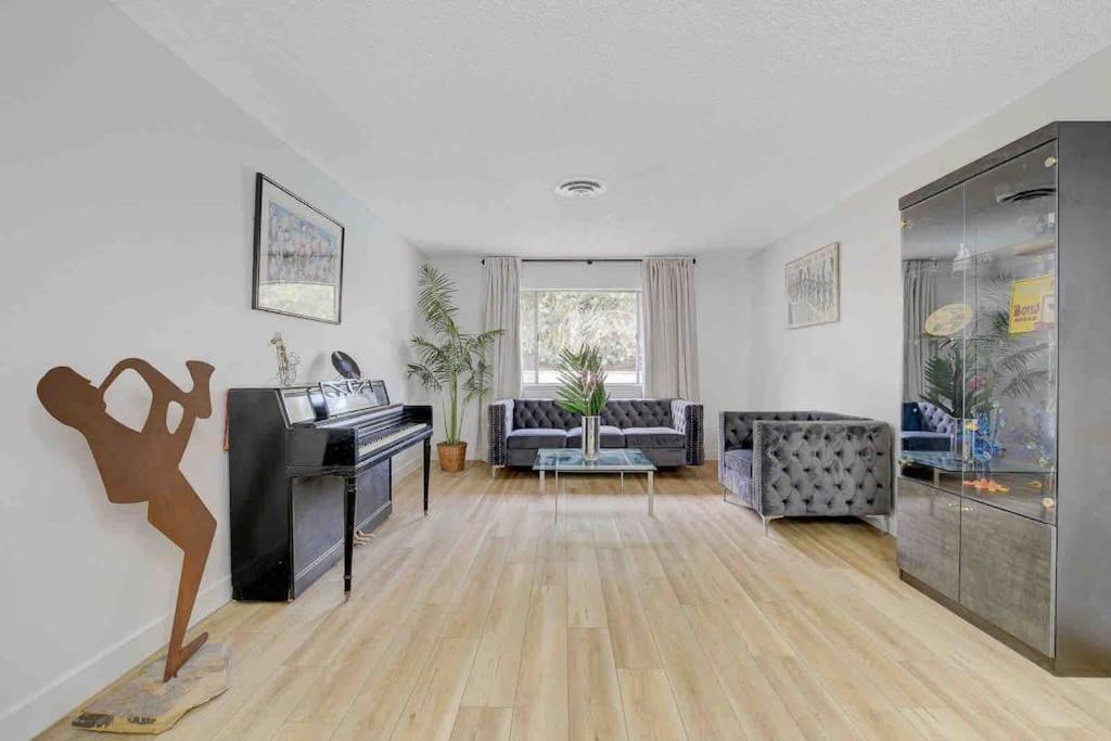 Resort Style 4 Bedroom House With Pool Minutes From Strip Las Vegas Eksteriør billede